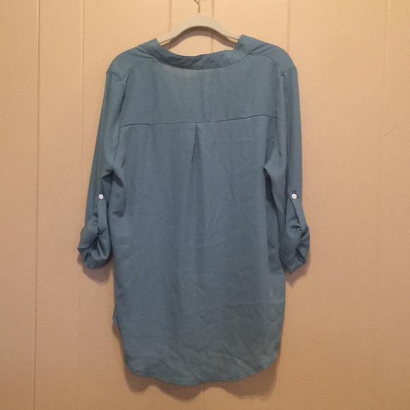 Never worn women's blouse - Picture 3 of 3